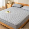 The grey quilted pure cotton single bed cover, student bedspread, bed cover and mattress cover are simple, comfortable and durable details Picture